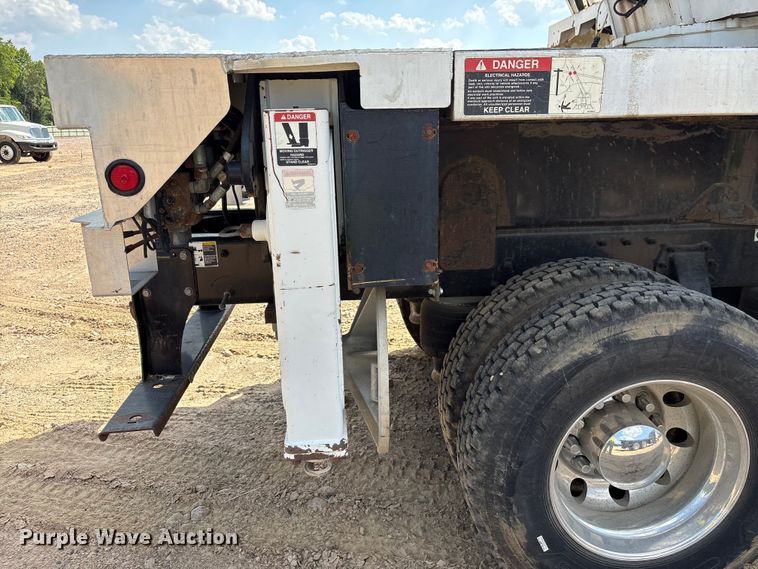 image for item YA2874 2012 Peterbilt 365 crane truck