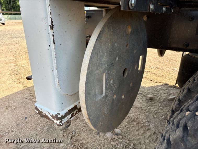 image for item YA2874 2012 Peterbilt 365 crane truck