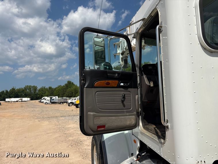 image for item YA2874 2012 Peterbilt 365 crane truck