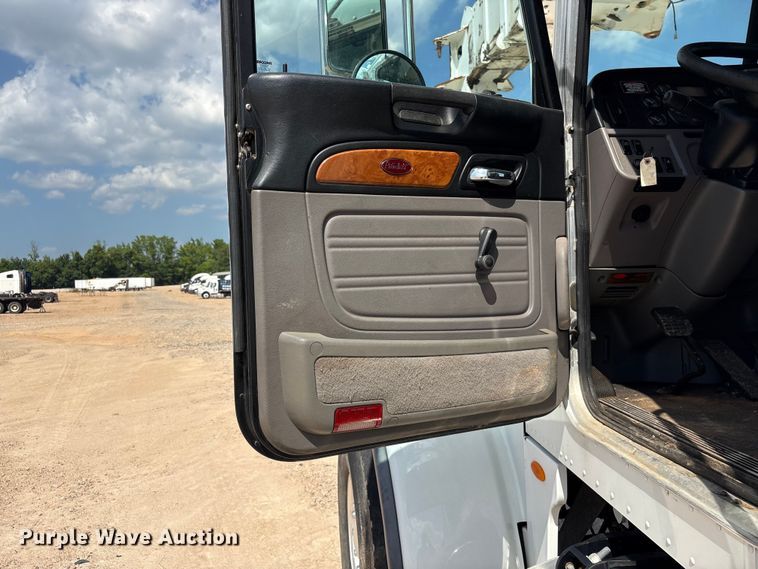 image for item YA2874 2012 Peterbilt 365 crane truck