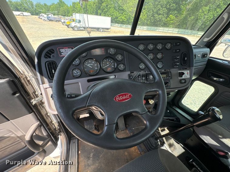 image for item YA2874 2012 Peterbilt 365 crane truck
