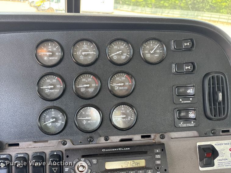 image for item YA2874 2012 Peterbilt 365 crane truck