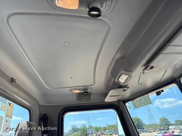 image for item YA2874 2012 Peterbilt 365 crane truck
