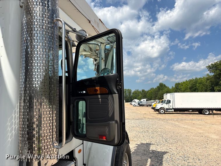 image for item YA2874 2012 Peterbilt 365 crane truck