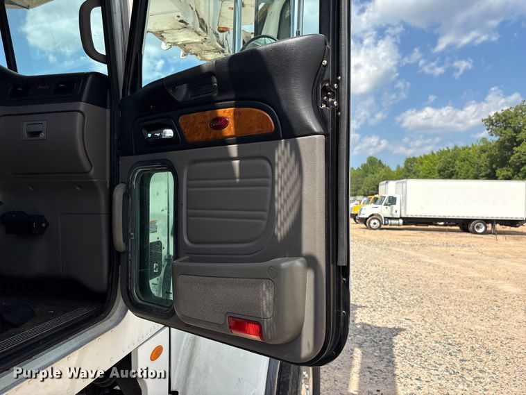 image for item YA2874 2012 Peterbilt 365 crane truck