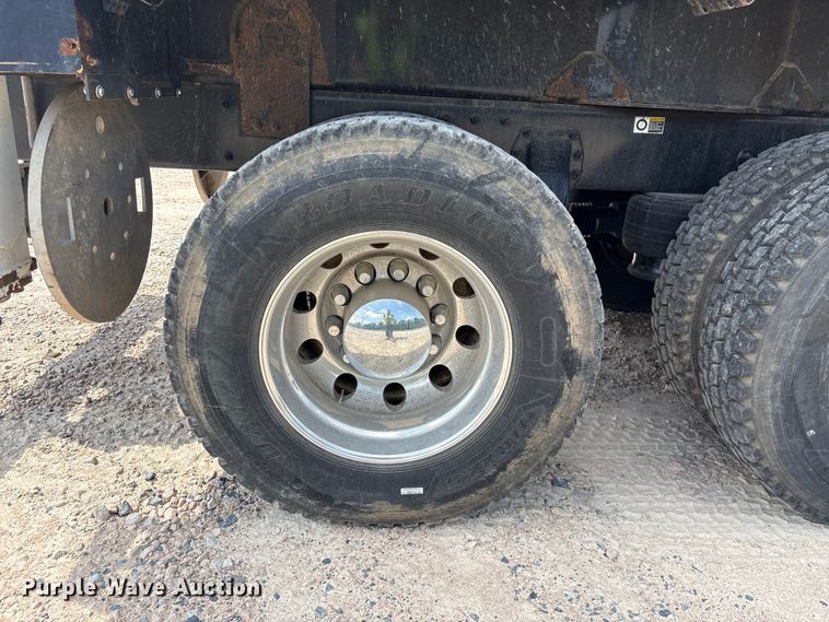 image for item YA2874 2012 Peterbilt 365 crane truck