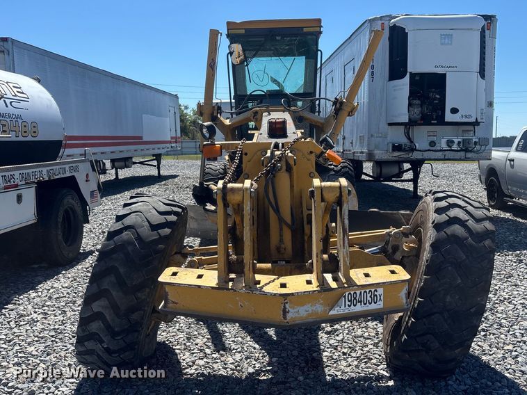 image for item YA2876 2004 John Deere 670CH motor grader