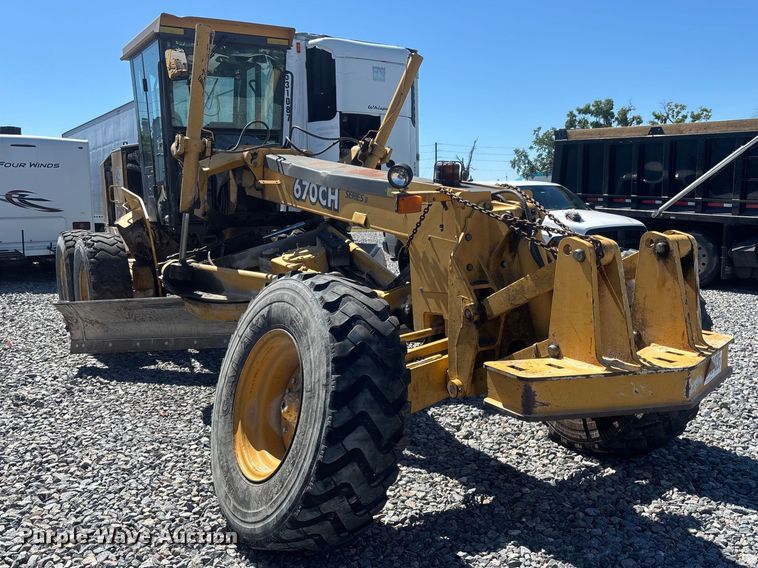 image for item YA2876 2004 John Deere 670CH motor grader