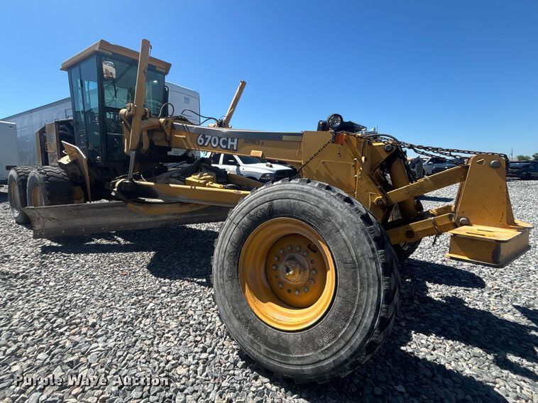 image for item YA2876 2004 John Deere 670CH motor grader