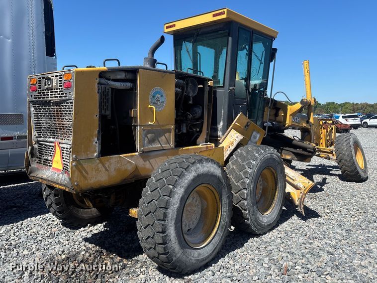 image for item YA2876 2004 John Deere 670CH motor grader