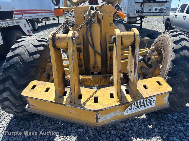 image for item YA2876 2004 John Deere 670CH motor grader