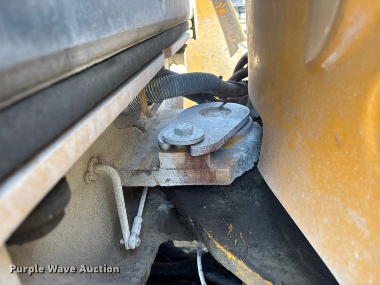 image for item YA2876 2004 John Deere 670CH motor grader