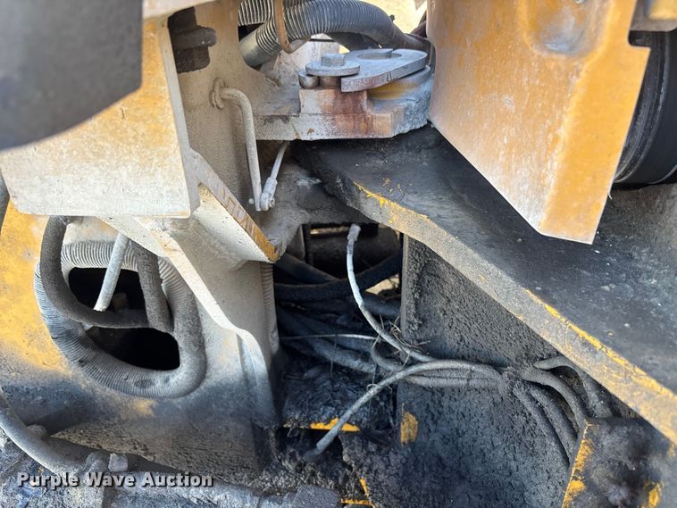 image for item YA2876 2004 John Deere 670CH motor grader