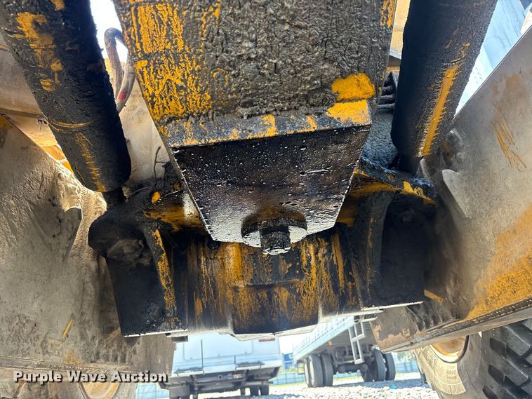 image for item YA2876 2004 John Deere 670CH motor grader