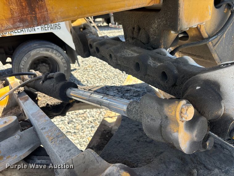 image for item YA2876 2004 John Deere 670CH motor grader