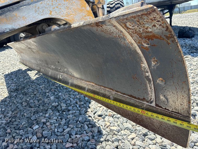 image for item YA2876 2004 John Deere 670CH motor grader