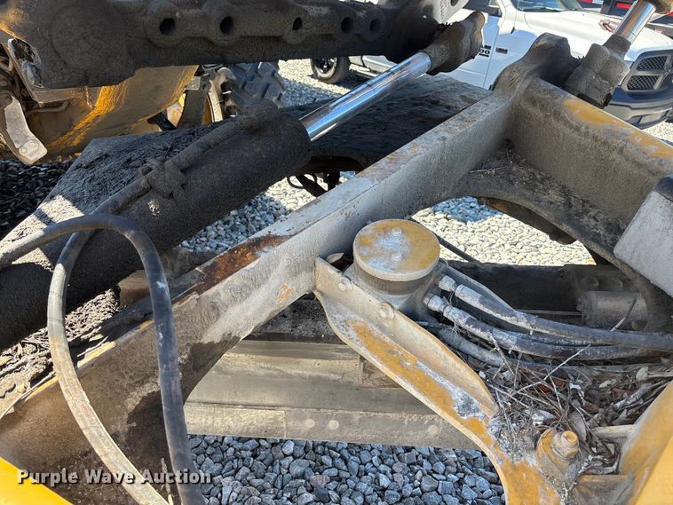image for item YA2876 2004 John Deere 670CH motor grader