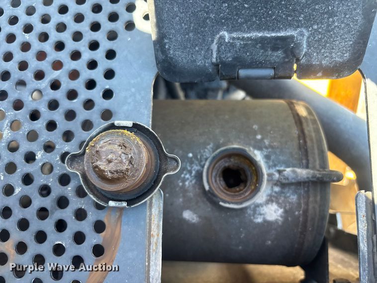 image for item YA2876 2004 John Deere 670CH motor grader