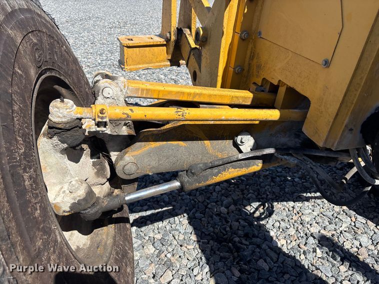 image for item YA2876 2004 John Deere 670CH motor grader