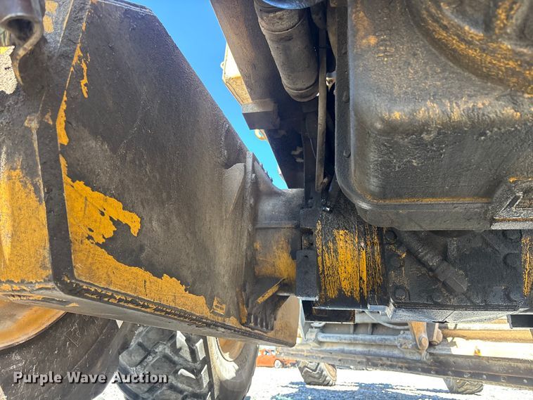 image for item YA2876 2004 John Deere 670CH motor grader