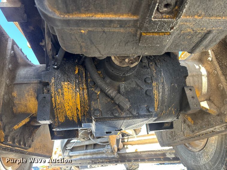 image for item YA2876 2004 John Deere 670CH motor grader