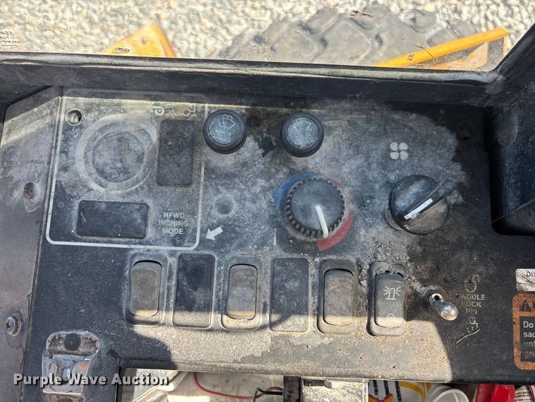 image for item YA2876 2004 John Deere 670CH motor grader