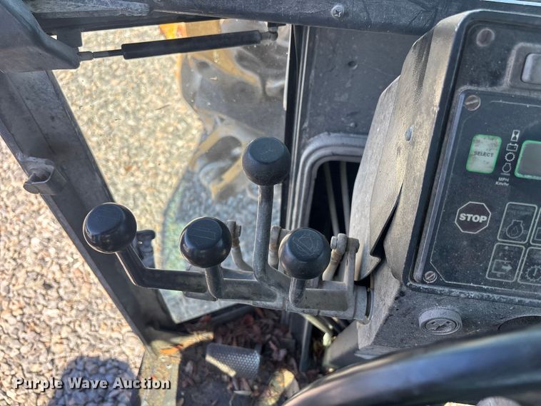 image for item YA2876 2004 John Deere 670CH motor grader