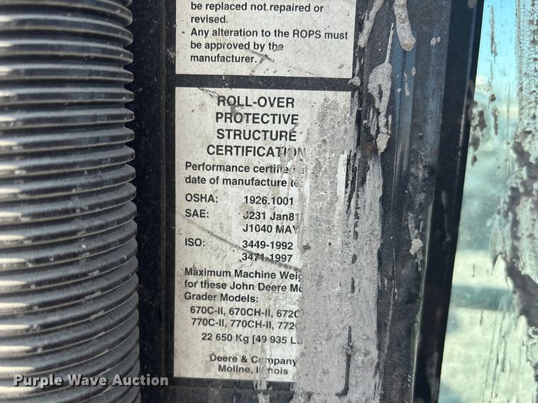 image for item YA2876 2004 John Deere 670CH motor grader