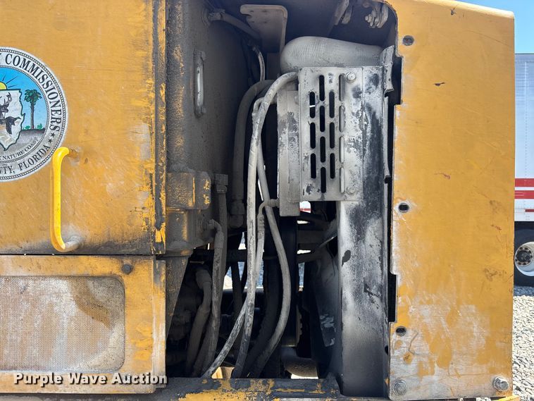 image for item YA2876 2004 John Deere 670CH motor grader