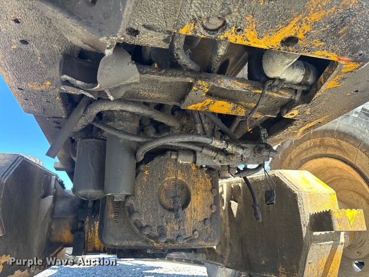 image for item YA2876 2004 John Deere 670CH motor grader