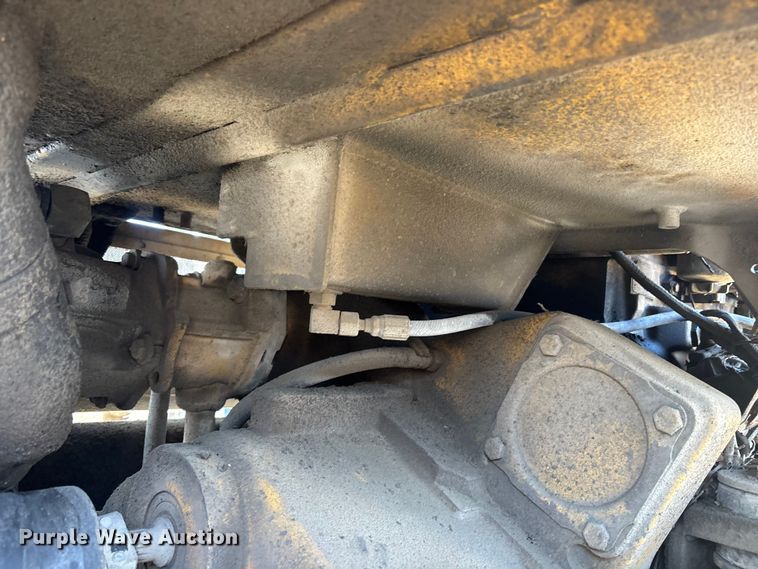 image for item YA2876 2004 John Deere 670CH motor grader