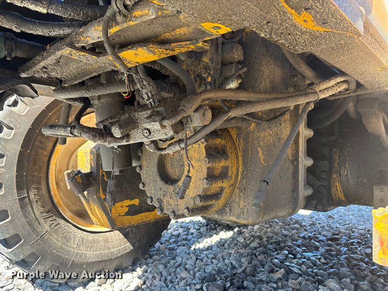 image for item YA2876 2004 John Deere 670CH motor grader