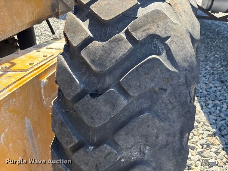 image for item YA2876 2004 John Deere 670CH motor grader
