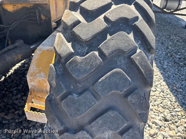 image for item YA2876 2004 John Deere 670CH motor grader