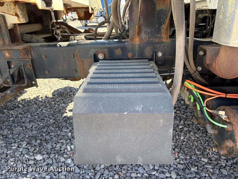 image for item YA2890 2007 International 7600 dump truck