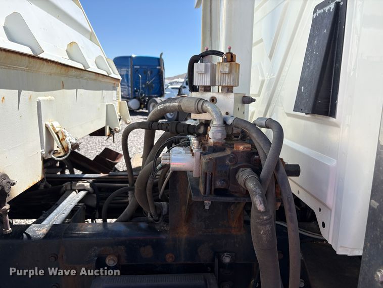 image for item YA2890 2007 International 7600 dump truck