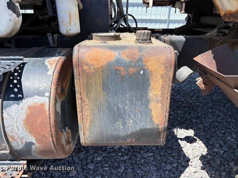 image for item YA2890 2007 International 7600 dump truck