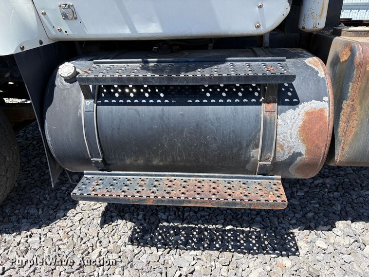 image for item YA2890 2007 International 7600 dump truck