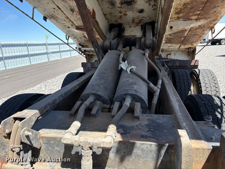 image for item YA2890 2007 International 7600 dump truck