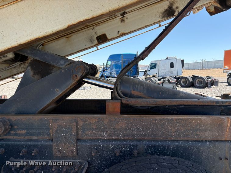 image for item YA2890 2007 International 7600 dump truck