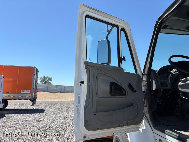 image for item YA2890 2007 International 7600 dump truck