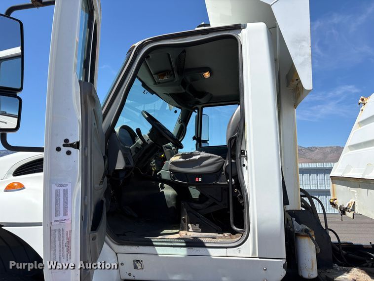 image for item YA2890 2007 International 7600 dump truck