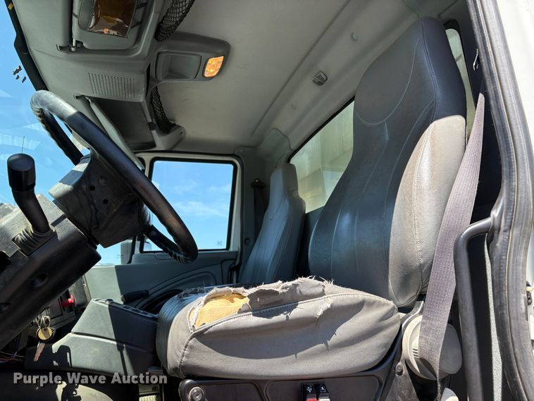 image for item YA2890 2007 International 7600 dump truck