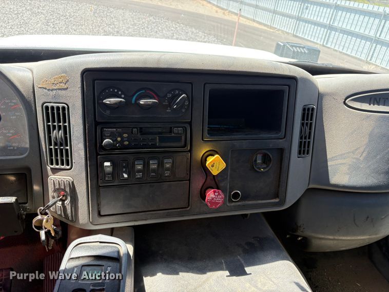image for item YA2890 2007 International 7600 dump truck
