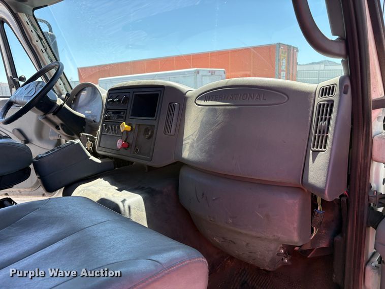 image for item YA2890 2007 International 7600 dump truck