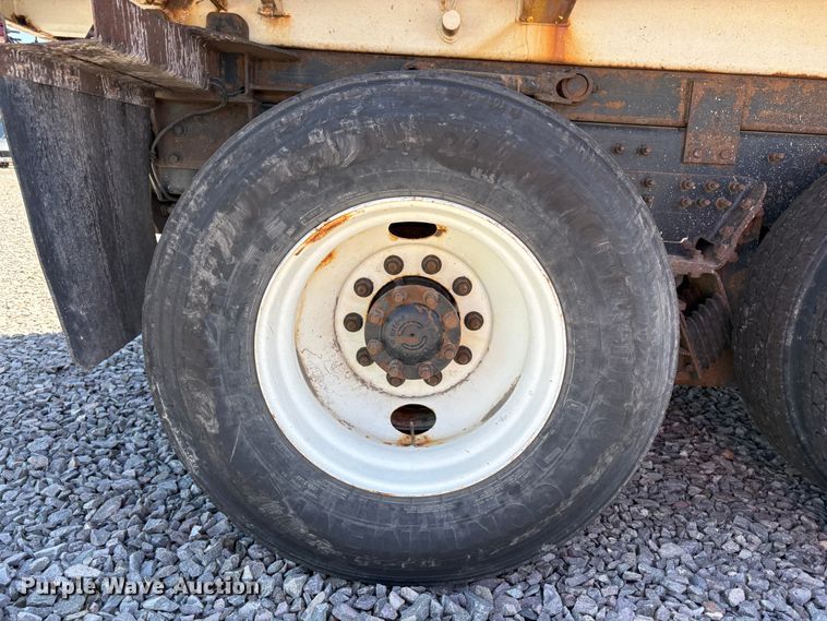 image for item YA2890 2007 International 7600 dump truck