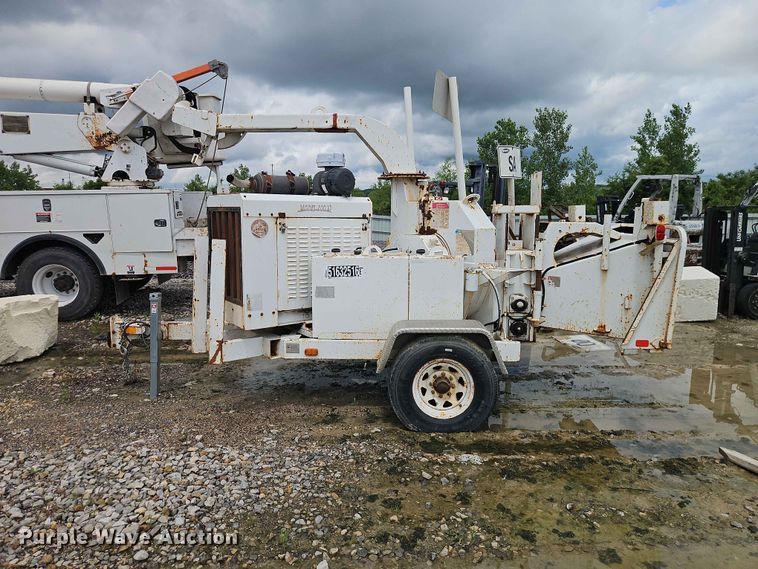 image for item YA3401 2010 Bandit 200 wood chipper