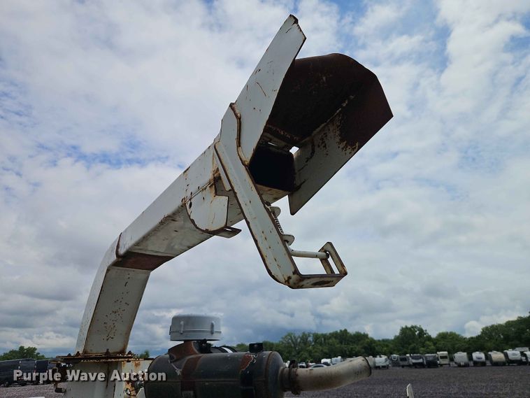 image for item YA3401 2010 Bandit 200 wood chipper