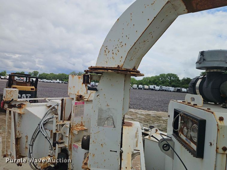 image for item YA3401 2010 Bandit 200 wood chipper