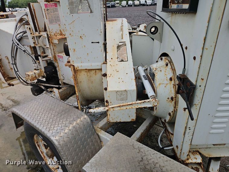 image for item YA3401 2010 Bandit 200 wood chipper